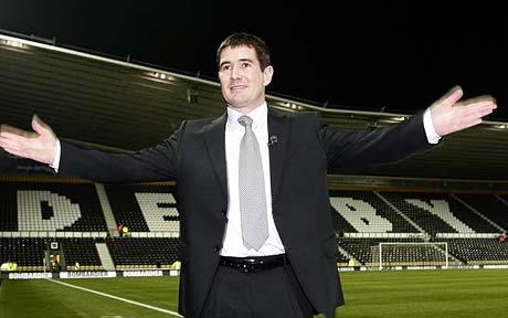 nigel-clough arms out
