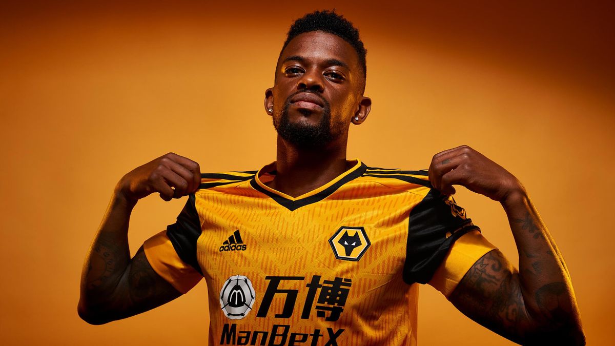 Wolves sign Barcelona defender