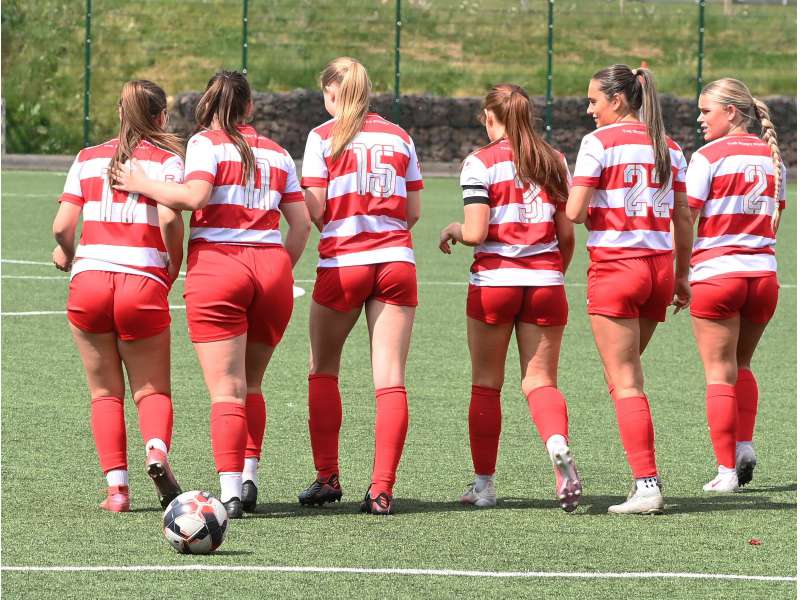 Barclays League One Title Goes To Final Day After Contenders Win 4-1